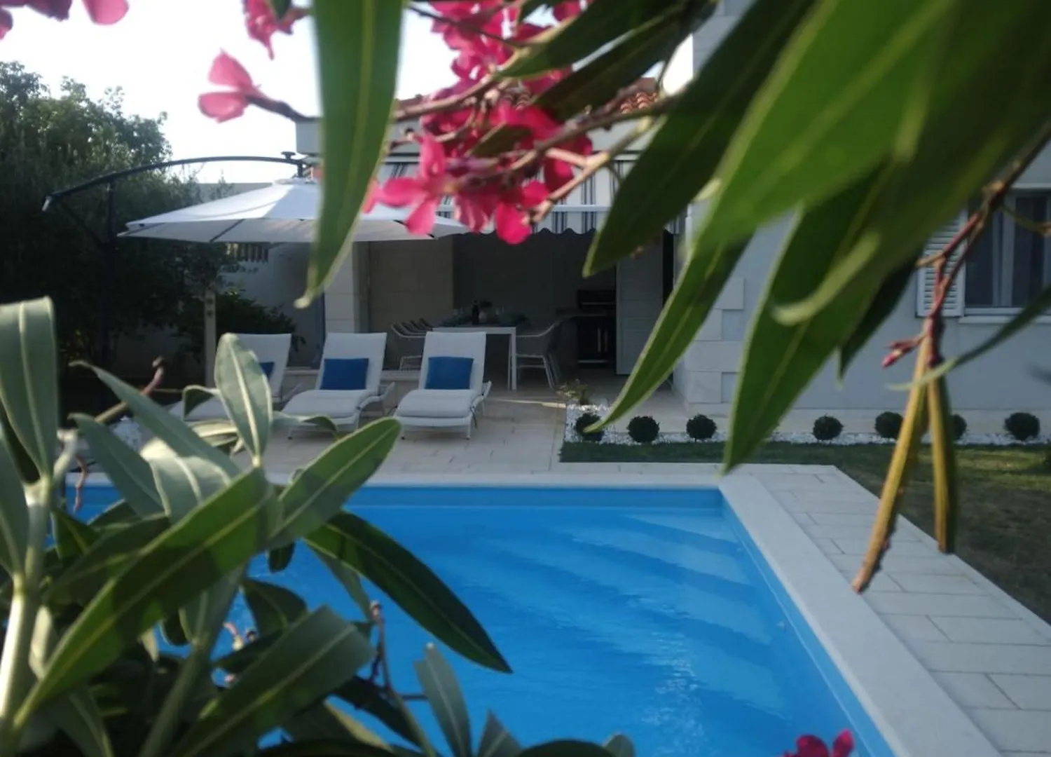 Romanticna Villa Lucija Sa Grijanim Bazenom 0*, Vrsi Croatia
