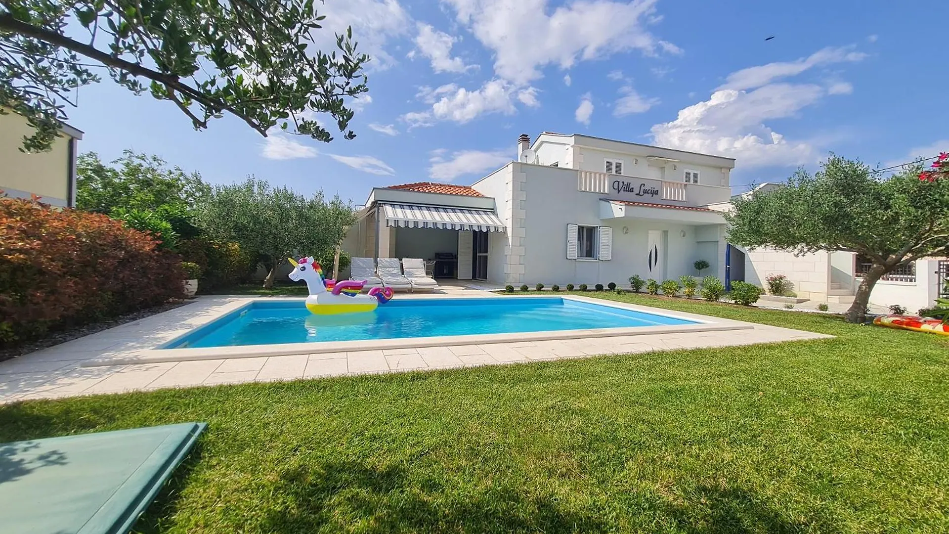Romanticna Villa Lucija Sa Grijanim Bazenom
